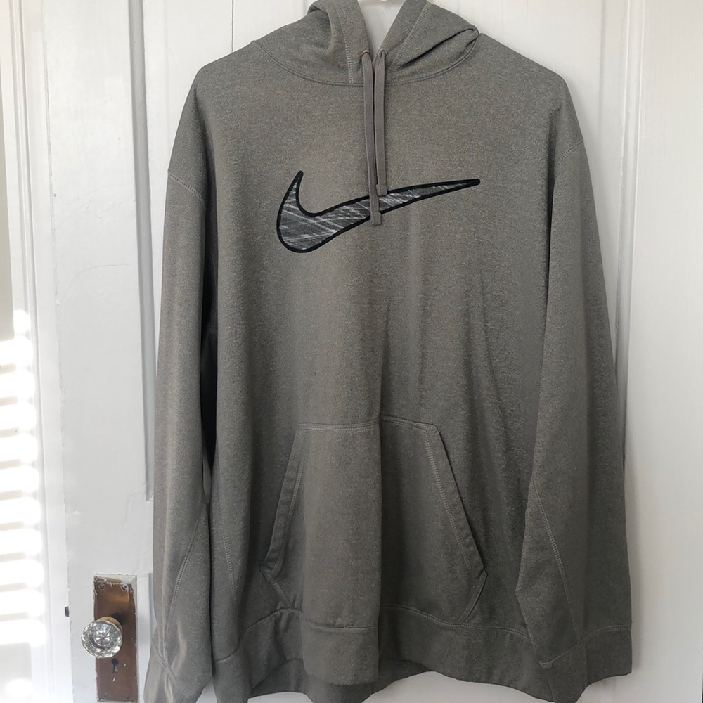 Nike Therma-Fit gray sweatshirt
